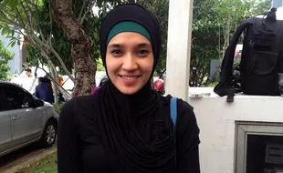 KABAR ARTIS : Dhini Aminarti Ceritakan Proses Dirinya Berjilbab