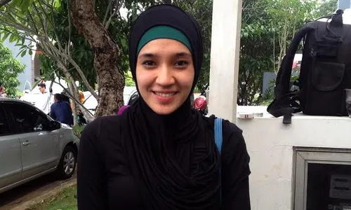 KABAR ARTIS : Dhini Aminarti Ceritakan Proses Dirinya Berjilbab