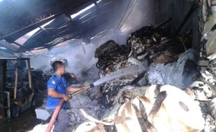 KEBAKARAN SUKOHARJO : Pabrik Kertas di Manang Terbakar