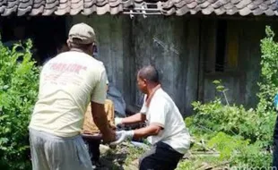 PEMBUNUHAN NGAWI : Pemulung Kaya Raya Tewas Berlumuran Darah