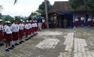 DAERAH TERPENCIL MAGETAN : Anak-anak Desa Poncol Penasaran Bentuk Alun-Alun Magetan...