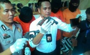 PENIPUAN KEDIRI : Polisi Kediri Ringkus 5 Penyidik KPK dan Anggota BIN Palsu