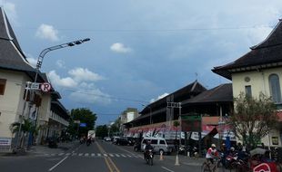 PENATAAN PASAR GEDE SOLO : Dilarang Parkir di Koridor Pasar Gede! Melanggar Digembok