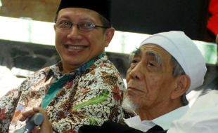 KONFLIK INTERNAL PPP : Temui Kiai Maemun Zubair, Romi Janjikan Islah PPP