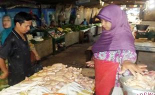 HARGA KEBUTUHAN POKOK : Harga Ayam Potong Bojonegoro Naik Rp3.000/Kg