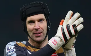 KABAR PEMAIN : Cech Targetkan Juara Liga Premier Inggris