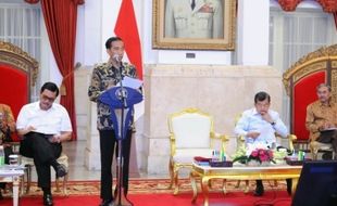 RESHUFFLE KABINET JOKOWI : "Pola Jokowi: Makin Ditekan, Reshuffle Makin Ditunda"