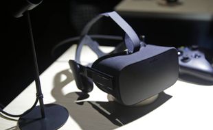 HEADSET VIRTUAL REALITY : Dijual Rp8 Jutaan, Headset VR Oculust Rift Sudah Bisa Dipesan