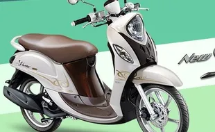 KOMPARASI MOTOR : Honda Scoopy vs Yamaha Fino, Harga Saling Sikut!