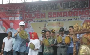 FESTIVAL DURIAN SEMARANG : Durian Seberat 5,3 Kg Jadi Yang Terbesar di Mijen