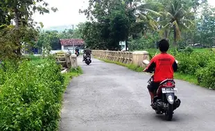 INFRASTRUKTUR GUNUNGKIDUL : Jembatan Watusigar Dianggap Terlalu Sempit