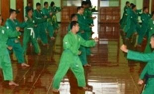 Korem 081/DSJ Madiun Rutin Latih Prajurit Yongmodo, Ini Gunanya...