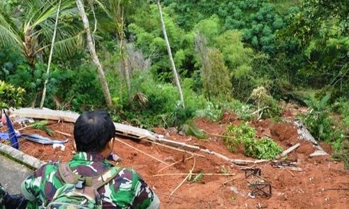 LONGSOR MADIUN : Tebing Longsor di Lereng Wilis Ancam Rumah Warga