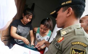 Foto Razia Kediri Sasar Rumah Indekos