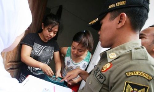 Foto Razia Kediri Sasar Rumah Indekos