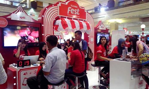 TRANSAKSI NONTUNAI : TelkomselFest di Plaza Ambarukmo Hadirkan Metode Transaksi Uang elektronik TCASH