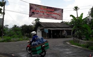 TOL SALATIGA-BOYOLALI : Warga Ngargosari Protes Jalan Desa Jadi Akses Truk Proyek Tol