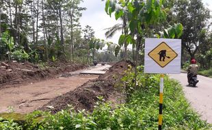 TOL SALATIGA-BOYOLALI : Pelaku Usaha Sambat Akses Jalan Tertutup Fly Over