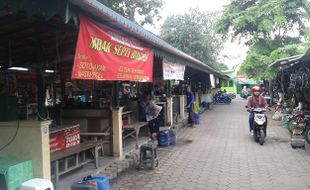 PASAR KLITHIKAN NOTOHARJO : Ini Langkah Dinas Pasar Solo Ikat 16 Pedagang Selter Baru