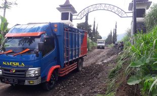 JALAN RUSAK BOYOLALI : Gorong-gorong Jebol, Jalan SSB Makin Hancur