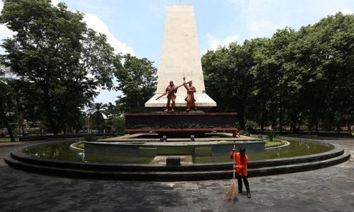 MONUMEN 45 BANJARSARI : Lantai Taman Monjari Sudah Bengkah