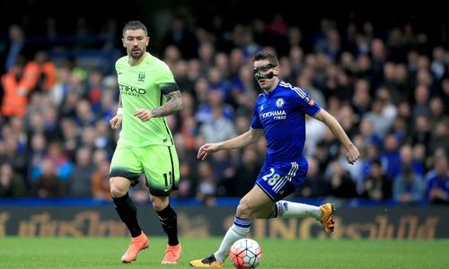 FA CUP 2016: Fans Chelsea Lempar Koin Ke Pemain City, Klub Siap Sanksi Tegas