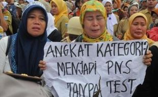 NASIB TENAGA HONORER : Demo ke Jakarta, Guru K2 Minta Pemerintah Perhatikan Nasib Mereka