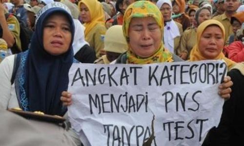 NASIB TENAGA HONORER : Demo ke Jakarta, Guru K2 Minta Pemerintah Perhatikan Nasib Mereka