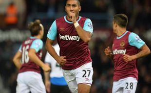 KARIER PEMAIN : Dimitri Payet Bertahan di West Ham