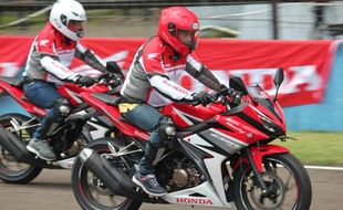 BURSA MOTOR : Motor Honda Dituding Tiru Kompetitor, Setuju?