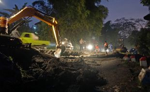 FOTO LONGSOR BANYUMAS : Curah Hujan Tinggi, Jalur Wangon-Ajibarang Ambles