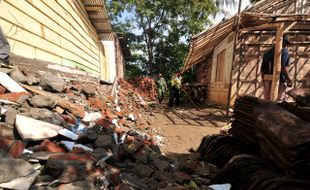 FOTO LONGSOR TEGAL : Begini Longsor Terjang di Desa Dermasuci, Tegal