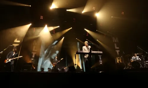 KONSER MUSIK : Romantisme MLTR Buai Penonton di Kota Bengawan