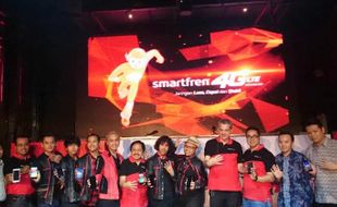 OPERATOR SELULER : Smartfren Andalkan Open Market Handset