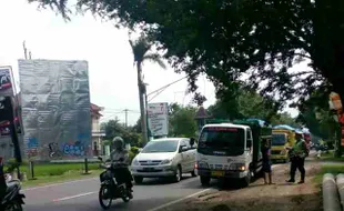 PERTAMBANGAN SRAGEN : Polisi Razia Truk Galian C