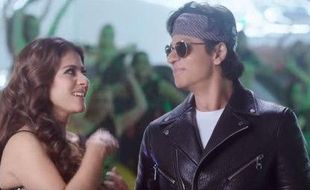 BOLLYWOOD : Ups, Shahrukh Khan dan Kajol Tak Sengaja Ciuman Bibir!