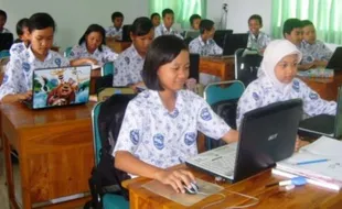 UJIAN NASIONAL 2016 : UN CBT di Tulungagung Andalkan Laptop Siswa