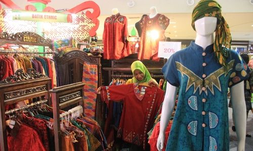 SOLO GREAT SALE 2016 : Produsen Batik Promosikan Cuci Gudang