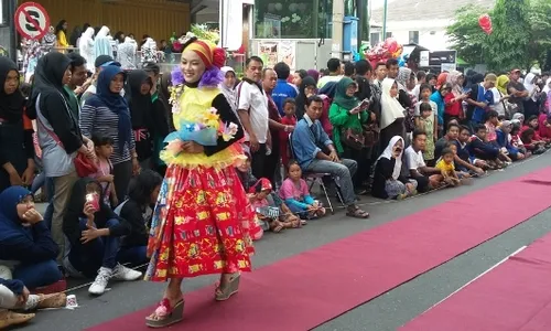 FOTO CAR FREE DAY MADIUN : Inilah Peragawati SMPN 1 Madiun…