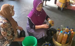 MUBENG BERINGHARJO : Menikmati Segelas Jamu Gendong di Pasar Beringharjo Hanya dengan Rp.2000