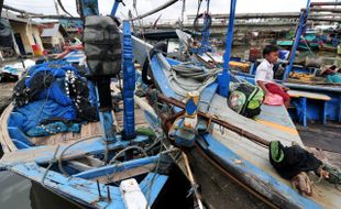 NELAYAN PANTAI SELATAN : Angin Kencang, Nelayan Gunungkidul Istirahat Total