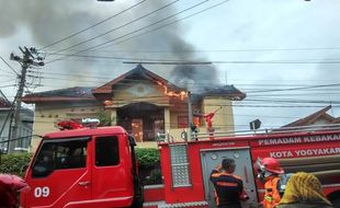 KEBAKARAN JOGJA : Konselet Bakar Rumah di Jetis