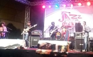 KONSER MUSIK : Hujan Tak Usik Jaz di Suncity Madiun...