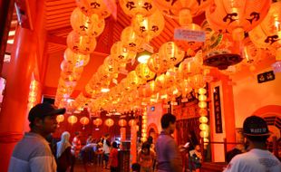 IMLEK 2016 : Cantik, Lampion di Kawasan Kelenteng Hok Tik Bio Pati