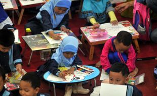 PENDIDIKAN ANAK USIA DINI : Inilah Warna-Warni Kepolosan Anak PAUD Makarima dalam Lomba Mewarnai