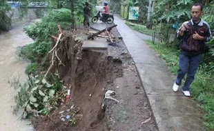 FOTO LONGSOR TULUNGAGUNG : Begini Longsor Talut Sungai Sukowiyono