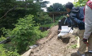 LONGSOR SLEMAN : Belasan Makam Di Minomartani Terancam Longsor