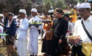 HARI RAYA NYEPI : Umat Hindu Gunungkidul Menggelar Upacara Melasti di Pantai Ngobaran