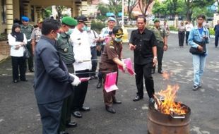 NARKOBA MADIUN : Polisi Madiun Bakar Sabu-Sabu Rp337 Juta