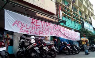 DEMO DI JOGJA : Juru Parkir Malioboro Geruduk DPRD Kota Jogja